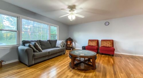 295 Mckinley Ave, Edison NJ 08820-1623 exterior