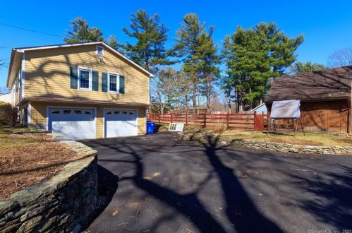 20 Woodward St, Killingly, CT 06239-1639