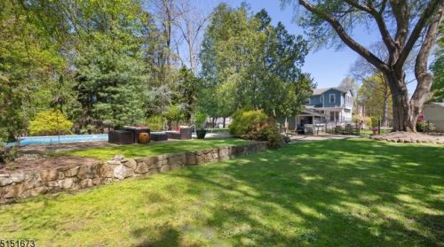 44 Roosevelt Blvd, Florham Park NJ  07932-2420 exterior