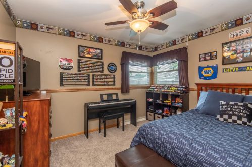 6957 Verona Ct, Milwaukee WI 53227-4429 exterior