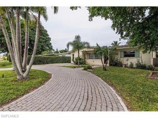 1123 Cooper Dr, Naples, FL 34103-3834