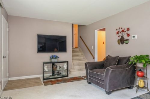 19 Richard St, Dover, NJ 07801-2022