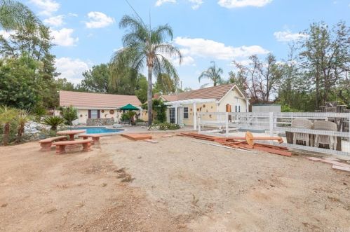 38325 De Portola Rd, Temecula CA 92592-8984 exterior