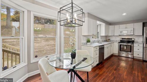 12524 Misty Water Dr, Herndon VA 20170-5702 exterior