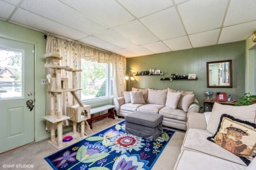 601 Howard Ave, Elmhurst, IL 60126-1944