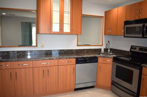 196 Scarlett Dr, Commack NY 11725-4636 exterior