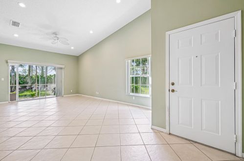 8602 Logia Cir, Boynton Beach, FL 33472-7112