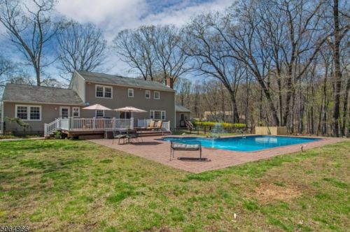 7 Hennion Dr, Parsippany, NJ 07054-1717