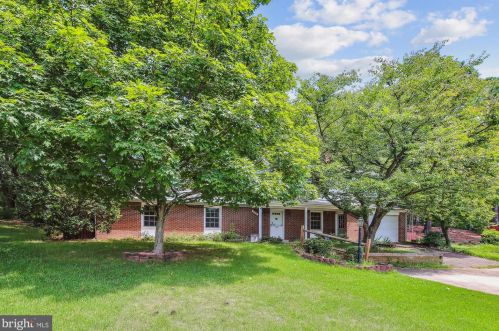 4400 Kerrybrooke Dr, Alexandria VA  22310-1421 exterior