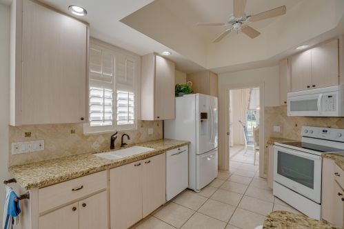 320 Bentley Cir, Fort Pierce FL 34986-2475 exterior