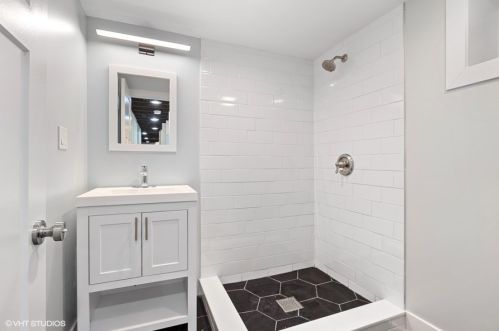 5446 Ludlam Ave, Chicago IL  60630-1414 exterior