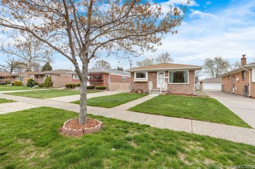 6620 Colonial St, Dearborn Heights, MI 48127-2100