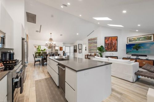 743 Reef Point Cir, Naples, FL 34108-8705