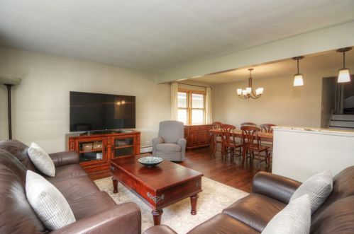 929 Euclid Ave, Elmhurst, IL 60126-5104