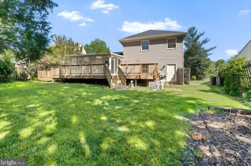 5307 Gln Grn Ct, Alexandria VA 22315-4230 exterior