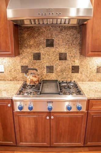 2 Camelot Dr, Worcester MA 01602-1318 exterior