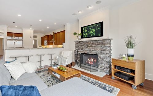 4142 Rockwell St, Chicago IL 60647-5218 exterior