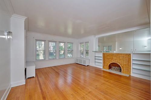 6635 Campbell Ave, Chicago, IL 60645-5018