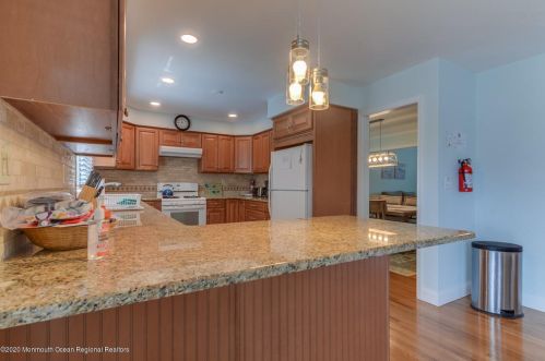 208 New York Ave, Point Pleasant Beach NJ 08742-3337 exterior