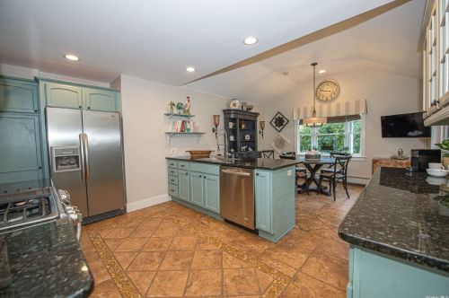 17 Meadowbrook Dr, Huntington Station NY exterior