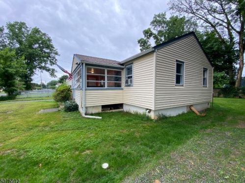 1 Spruce St, Dover NJ 07803-2430 exterior