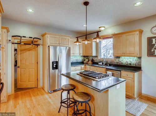 8932 Highview Ln, Saint Paul MN 55125-4921 exterior