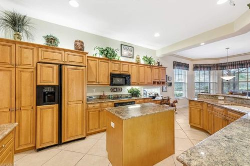 2722 Olde Cypress Dr, Naples FL 34119-9730 exterior