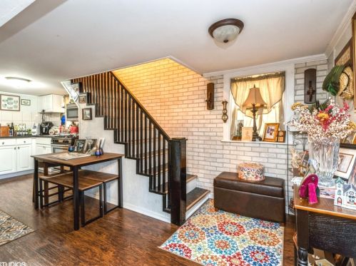 5713 Giddings St, Chicago IL 60630-3106 exterior