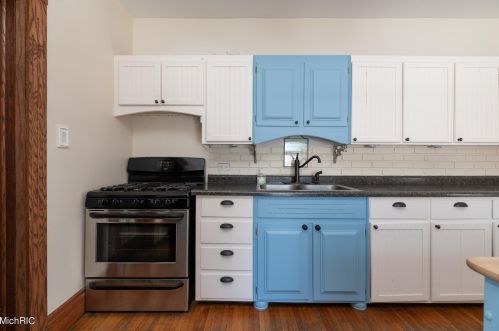 1104 Hoffman St, Three Rivers MI 49093-1017 exterior