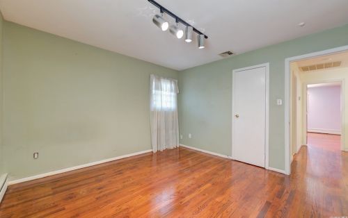 11 Munson Ct, Huntington Station NY 11747-1632 exterior