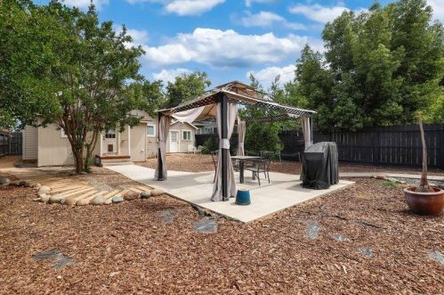 526 Flower St, Turlock CA 95380-4722 exterior