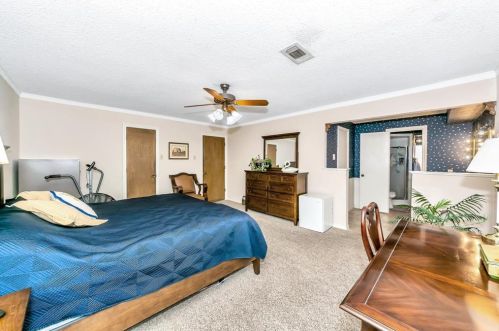 1909 Grn Oaks Dr, Irving TX 75061-2138 exterior