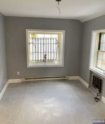 1187 Sussex Rd, Teaneck NJ  07666-2770 exterior