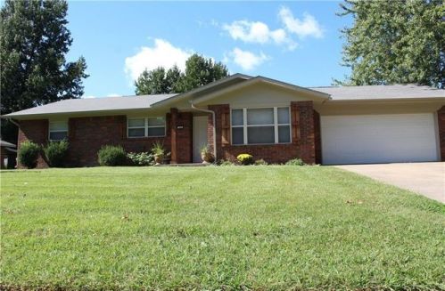 712 Maria St, Springdale AR  72762-5115 exterior