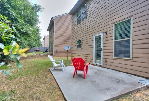 2241 Capella Cir, Atlanta GA  30331-3864 exterior