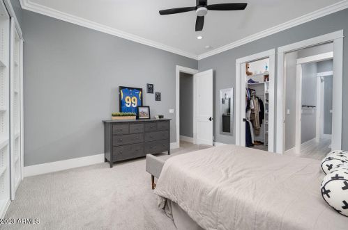 3302 51st St, Phoenix AZ  85018-6612 exterior