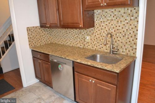 2295 Emerald Hts Ct, Herndon VA 20191-1714 exterior