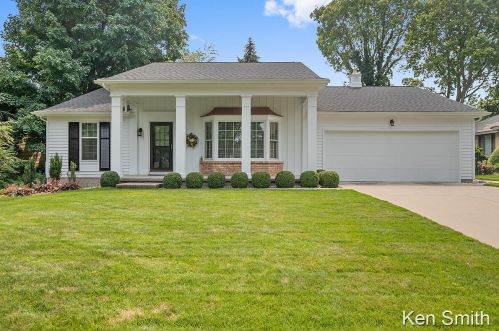 4356 Choctaw Dr, Wyoming, MI