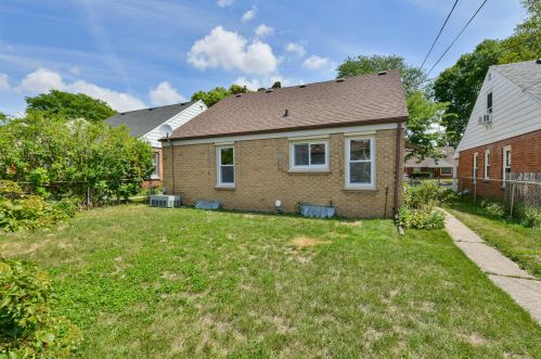 3217 79, Milwaukee WI 53219-1717 exterior