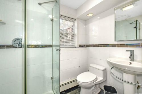 28 Gaymor Ln, Commack NY 11725-1306 exterior