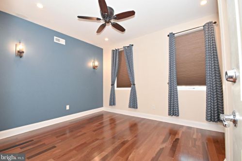 120 Greenwich St, Philadelphia PA 19147-6110 exterior