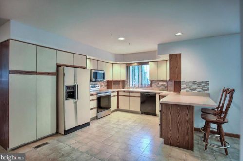 409 Dart Dr, Hanover PA 17331-1327 exterior