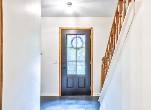 1202 Sprucebrook Dr, Kalamazoo MI 49048-5814 exterior