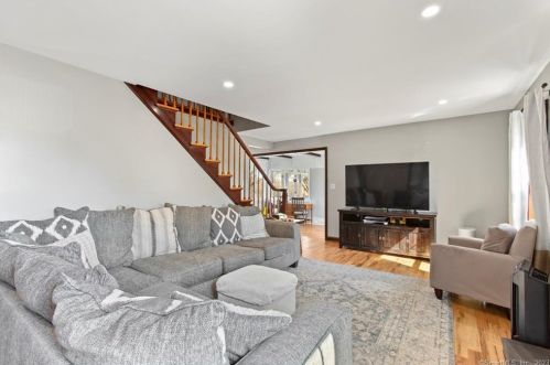 6 Jones Rd, Wallingford CT  06492-4305 exterior