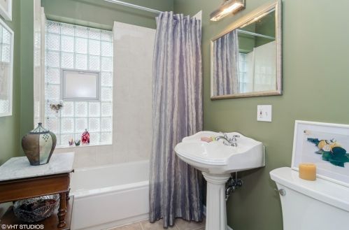 1508 Jonquil Ter, Chicago IL 60626-1215 exterior