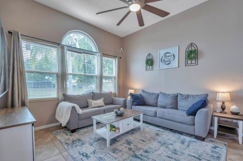 9616 Long Meadow Dr, Tampa FL  33615-1236 exterior