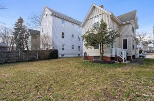 113 Oakland Ave, Providence RI 02908-3632 exterior