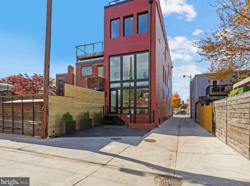 1737 11th St, Washington DC  20001-5012 exterior