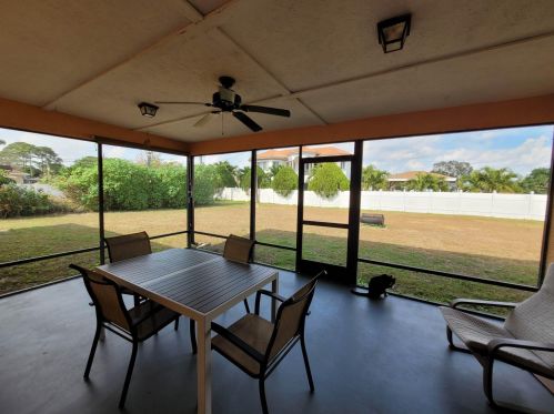 457 Walters Ter, Fort Pierce FL  34983-3878 exterior