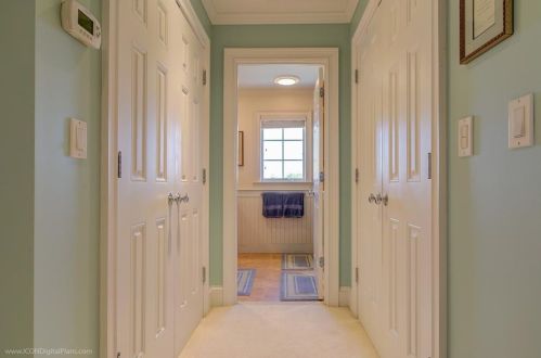 414 Corey Ln, Middletown RI 02842-5659 exterior